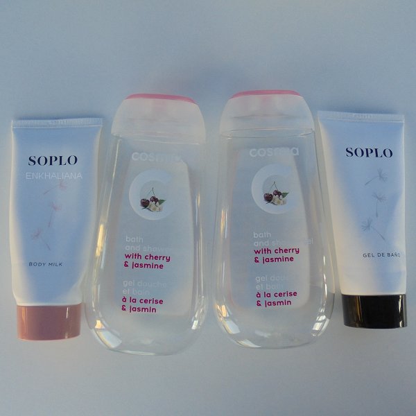 Cosmia Bath And Shower Gel With Cherry & Jasmine / Deliplus Soplo Gel De Baño / Deliplus Soplo Body Milk