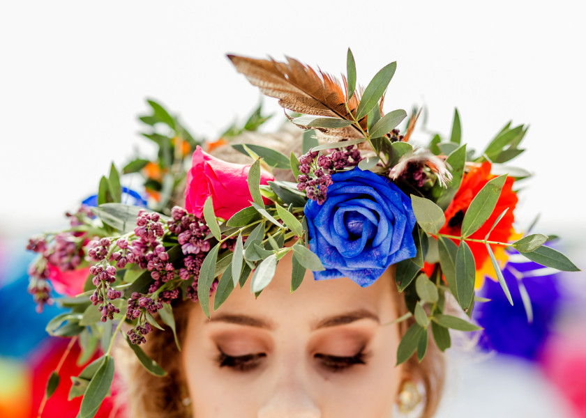 Kolorowy wianek ślubny w stylu boho chic. Kolorowy wianek ślubny w stylu boho chic.