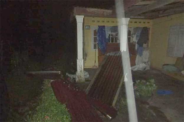 Rumah warga Agam rusak diterjang puting beliung