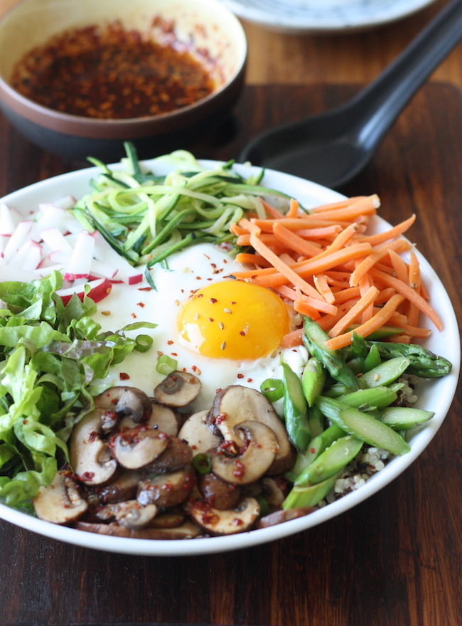 Korean Mixed Veggies Quinoa Bowl (quinoa bibimbap) recipe by SeasonWithSpice.com