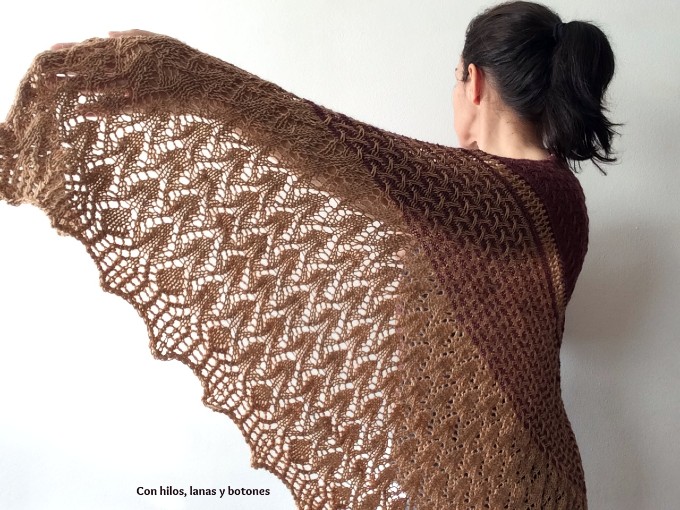 Con hilos, lanas y botones: Seeds and Spikes Shawl (patrón de André de Castro, @andreknits)