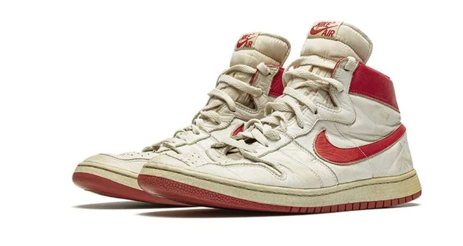 Giày của Michael Jordan được bán đấu giá hơn nửa triệu USD