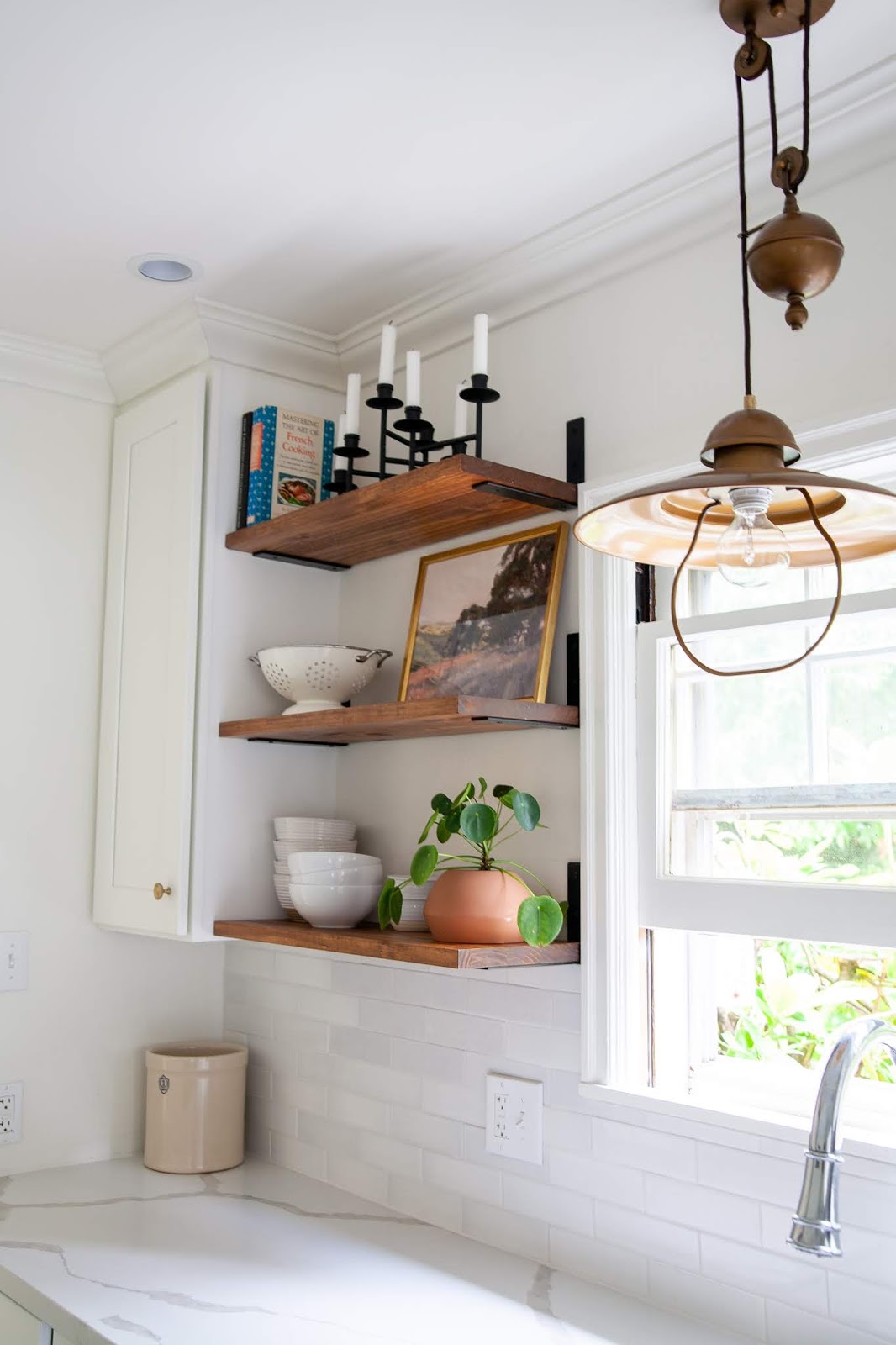 DIY, budget-friendly floating-look open shelves! / Create / Enjoy