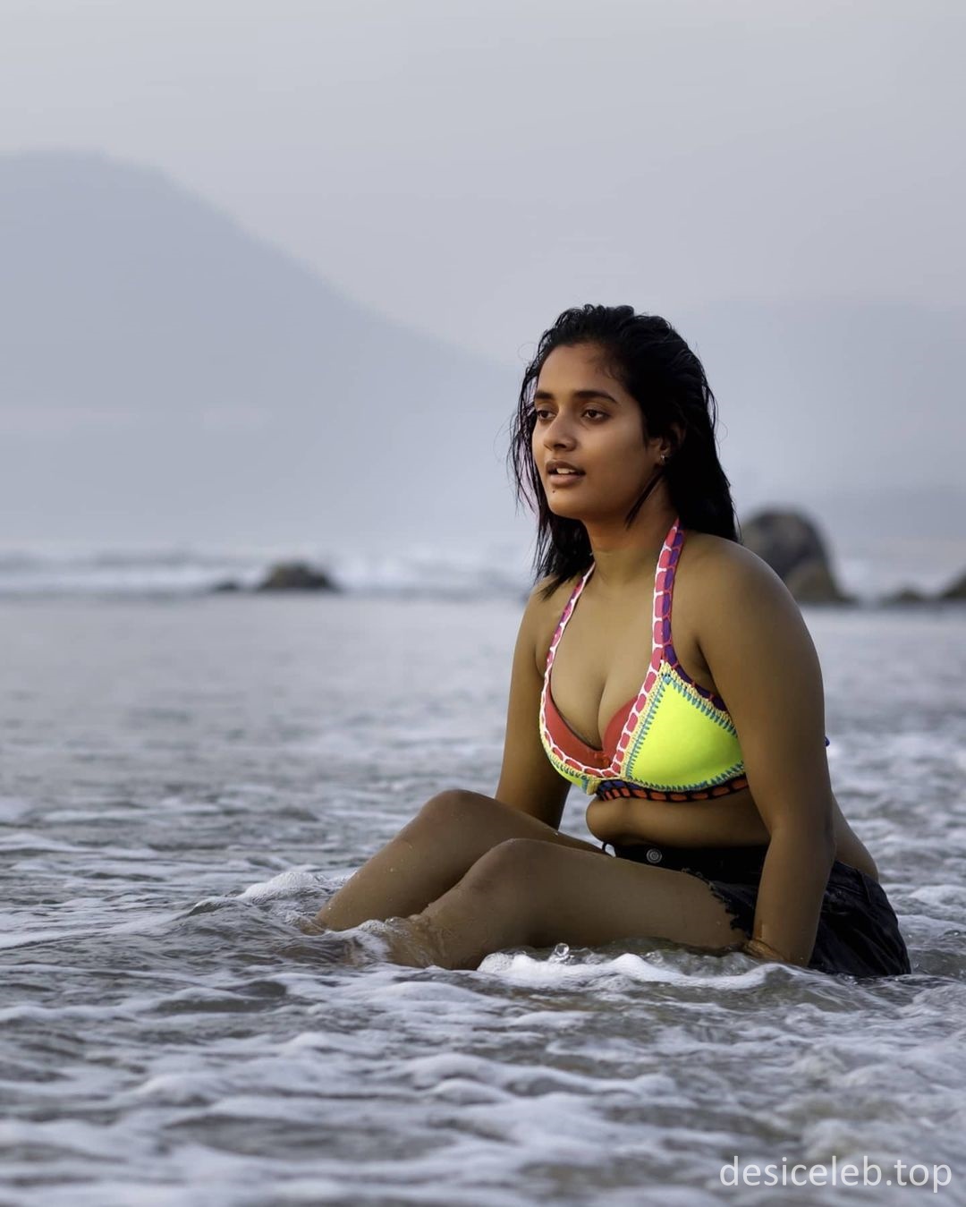 Soumya Shetty Hot Cleavage,Soumya Shetty boobs, Soumya Shetty topless, Soumya Shetty sexy ics, Soumya Shetty boobs