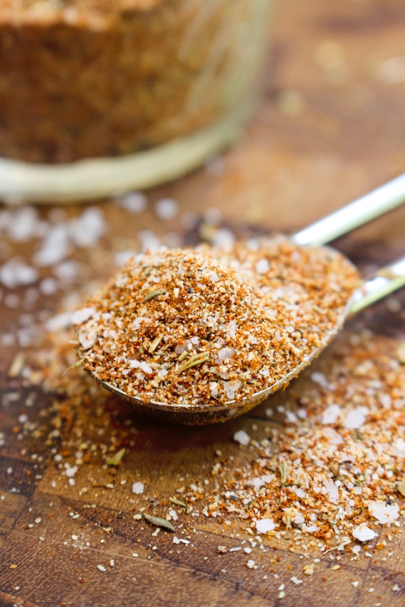 Cajun Blackened Seasoning can be made at home with a handful of simple spices. Use it to make blackened meats or to add a little kick to your everyday cooking! #cajun #blackened #spicemixes