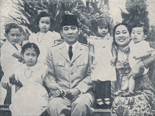 Presiden Sukarno Dibawa ke Padang