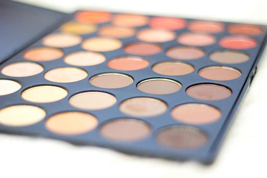 Is the Morphe 350 Nature Glow Eyeshadow Palette Worth It?