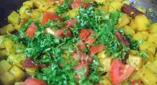 Shalgam cubes with tomato and coriander leaves