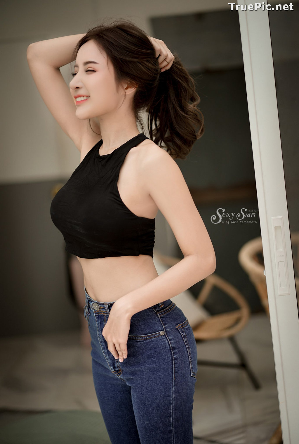 Image Thailand Model - Thanyarat Charoenpornkittada - Black Crop Top and Jean - TruePic.net - Picture-2