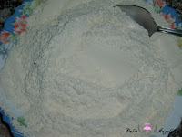 Harina, levadura y sal mezcladas