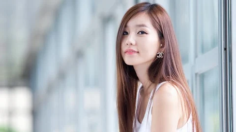 Lee Ji Min Pretty in White Dress