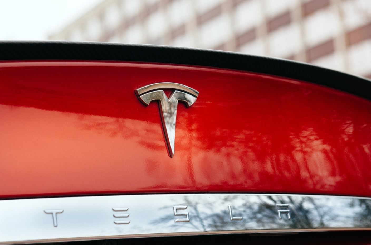 Elon Musk, Tesla'nın sadece elektrikli araç üreticisi olmadığını, dünyanın en güçlü yazılım ekibi olmak için yapay zeka alanına gireceklerini söyledi.