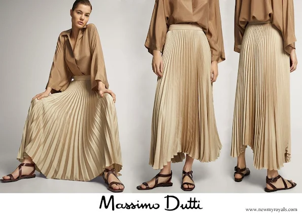 Queen Letizia wore Massimo Dutti Pleated skirt