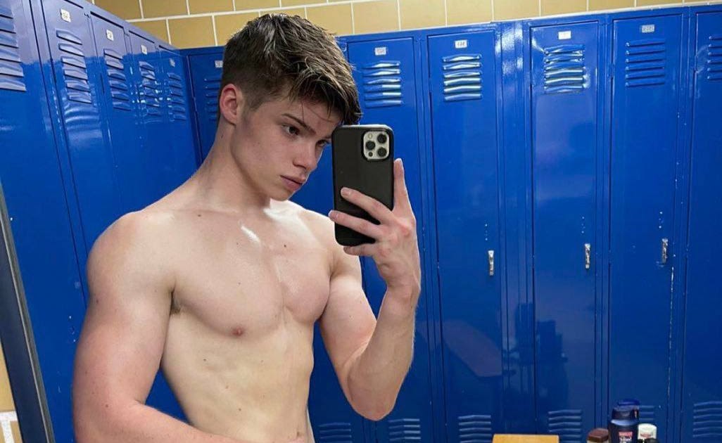 Locker Room (15)