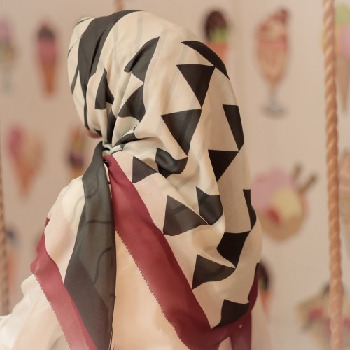 Hijab Segiempat Voal Motif Paman Racing Mata Laser Cutari