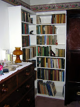 discreet corner bookcase