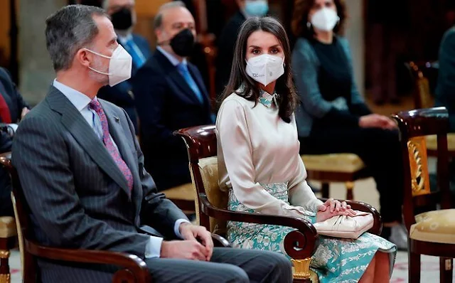 Queen Letizia wore a bespoke a mint blue embroidered pencil skirt and an ecru satin blouse from Juan Duyos. Magrit Cara clutch and Magrit pumps