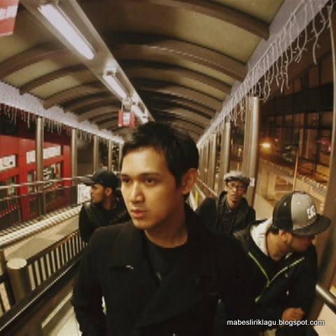 Lirik Lagu Bondan Prakoso & Fade2Black - Tak Sempurna | Mabes Lirik