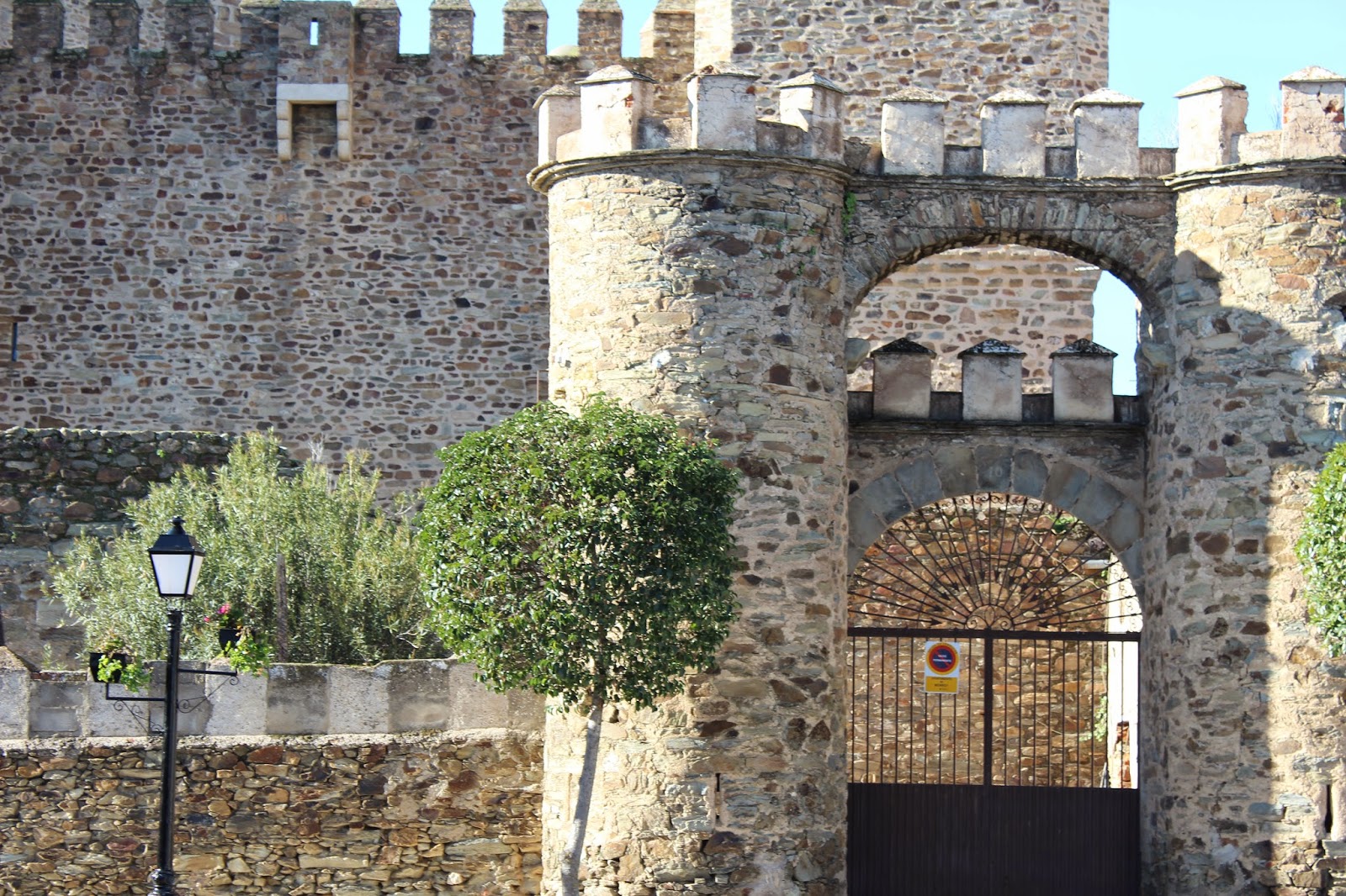 Perfumes y luces de Extremadura: Castillo de Monroy, Monroy, Cáceres ...