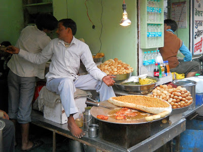 торговец сладостями в Индии