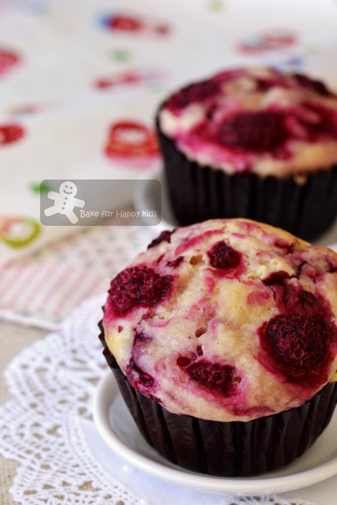 easy moist raspberries sour cream muffins