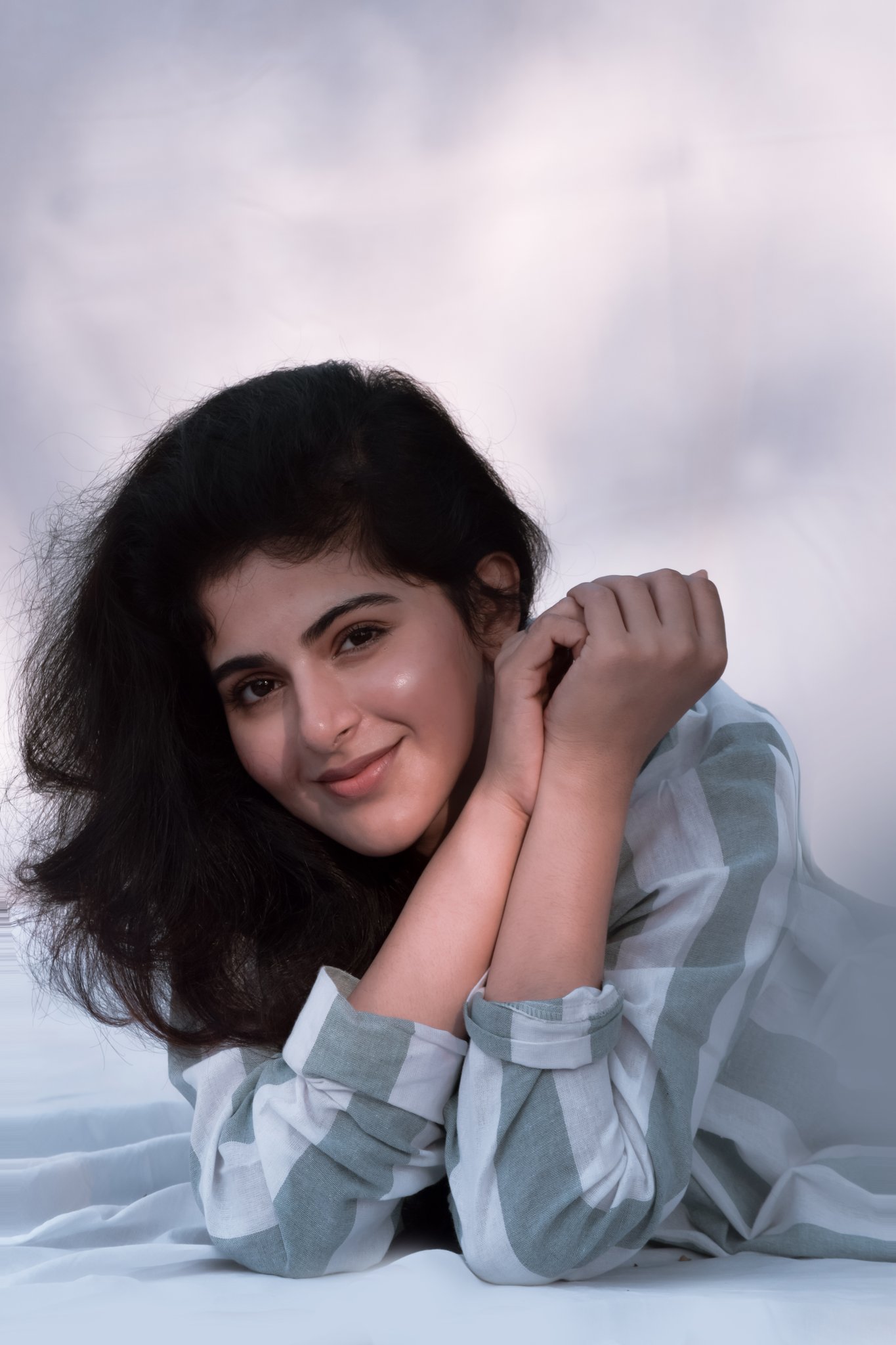 Iswarya Menon Latest Pictures,Iswarya Menon recent pics, Iswarya Menon sexy photos, Iswarya Menon in denim, Iswarya Menon hot , Iswarya Menon thighs