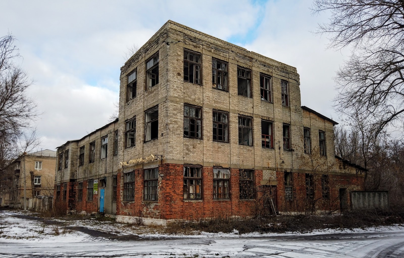 Яр 1. Часов яр 01. Часов яр школа. 07 2024. Значок круглосуточно.