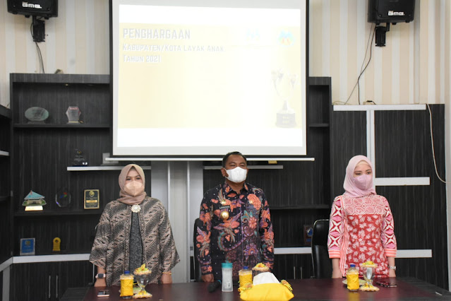 Menteri PPPA RI Secara Virtual Memberikan Penghargaan KLA Tingkat Pratama Tahun 2021 Kepada Bupati Sergai Menteri PPPA RI Secara Virtual Memberikan Penghargaan KLA Tingkat Pratama Tahun 2021 Kepada Bupati Sergai