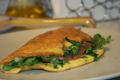 omelette prosciutto crudo, asiago e rucola