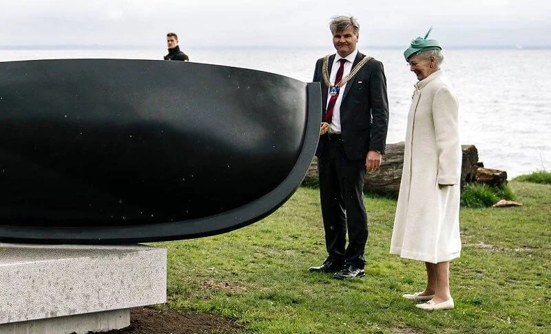 Queen Margrethe wore an ivory wool cashmere long coat. Queen owns a large snowflake diamond brooch