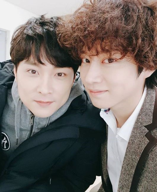 슈주야 : [Naver] Heechul Shared A Selca With Min Kyunghoon To Thank Fans