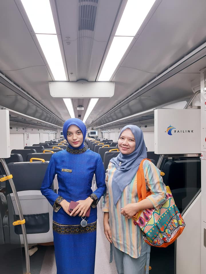 pengalaman pertamaku naik kereta bandara railink soekarno hatta seorang diri nurul sufitri travel lifestyle blogger review fasilitas transportasi