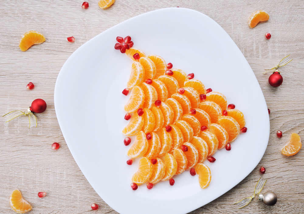 Postre de navidad con frutas: mandarina y granada