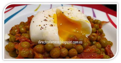 Guisantes Con Jamón Y Huevo Pochè
