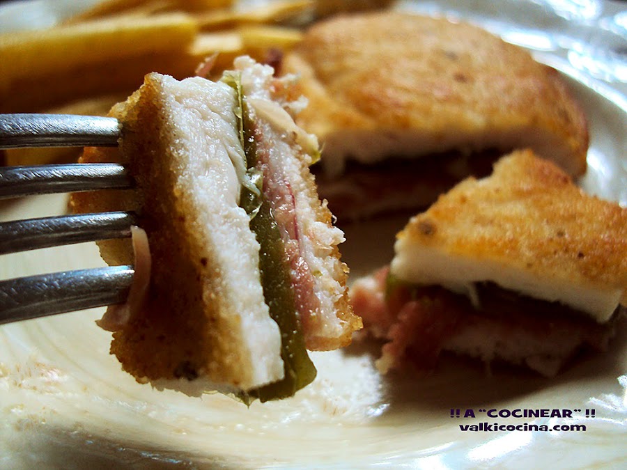 Escalope de pollo relleno de jamón y pimientos