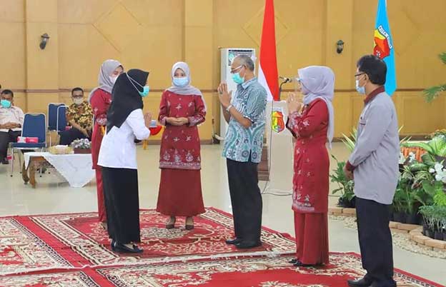 Muhammad serahkan SK CPNS Kota Solok Formasi 2019