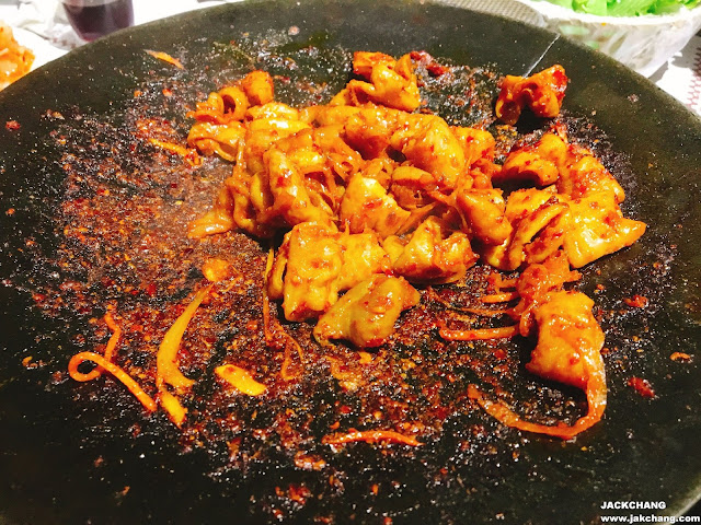 Spicy grilled fat intestines