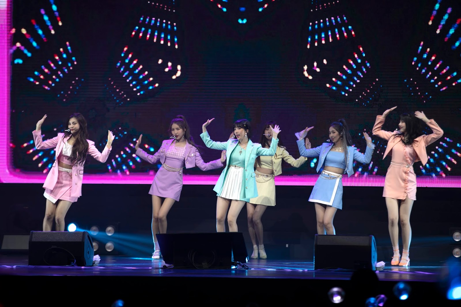 GFriend impresses Singapore Buddies with a  hour show of “Go Go Gfriend”