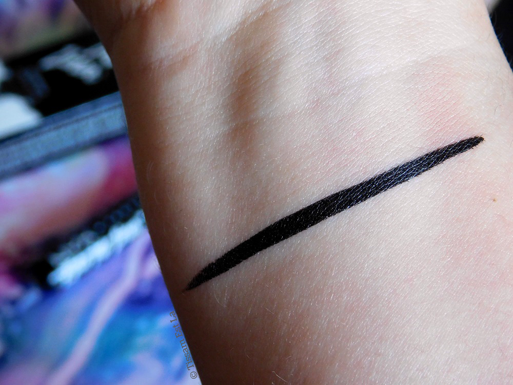 NYX Professional Makeup - Epink Ink Liner Black - Review & Swatches - Swatch & Avis Revue - Kat Von D Tattoo Liner Ink Liner Dupe Trooper NYX Professional Makeup - Epink Ink Liner Black - Review & Swatches - Swatch & Avis Revue - Kat Von D Tattoo Liner Ink Liner Dupe Trooper