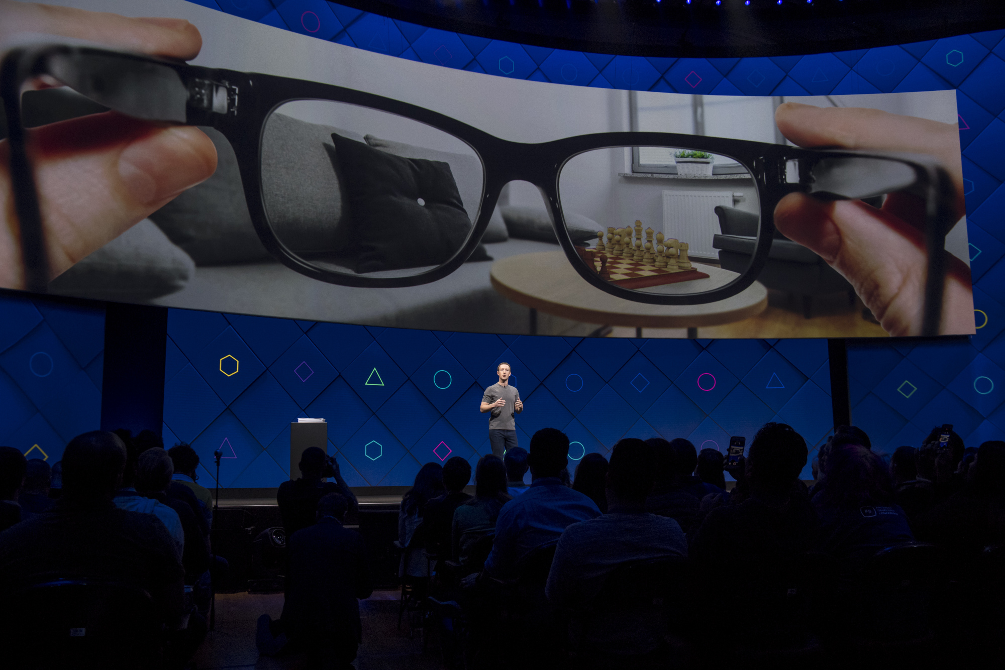 Facebook is collaborating with Ray-Ban to create smart AR glasses / Digital  Information World