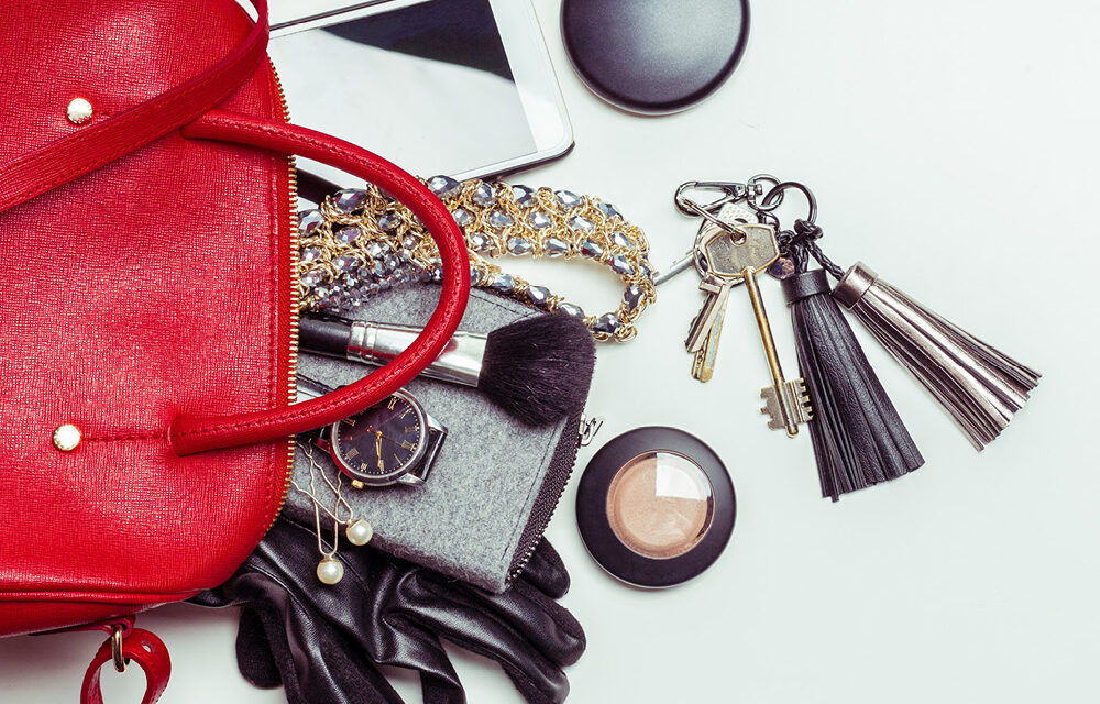 Essential Things A Girl Should Have In Her Bag - UNICORN IN DISTRESS