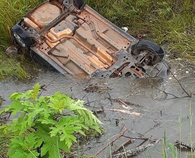 Motorista morre ao perder controle de carro durante viagem em família