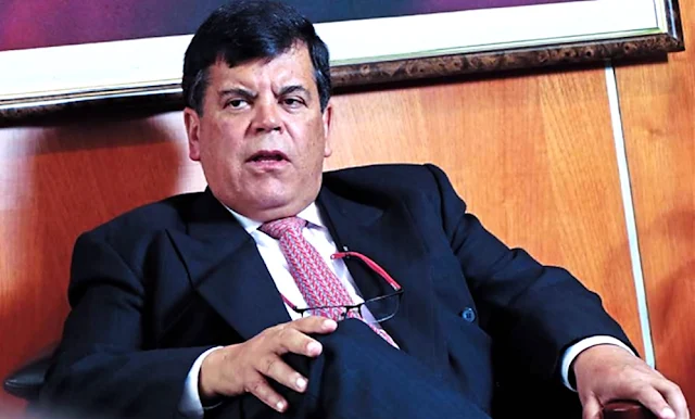 Carlos Paredes renuncia a la presidencia de Petroperú