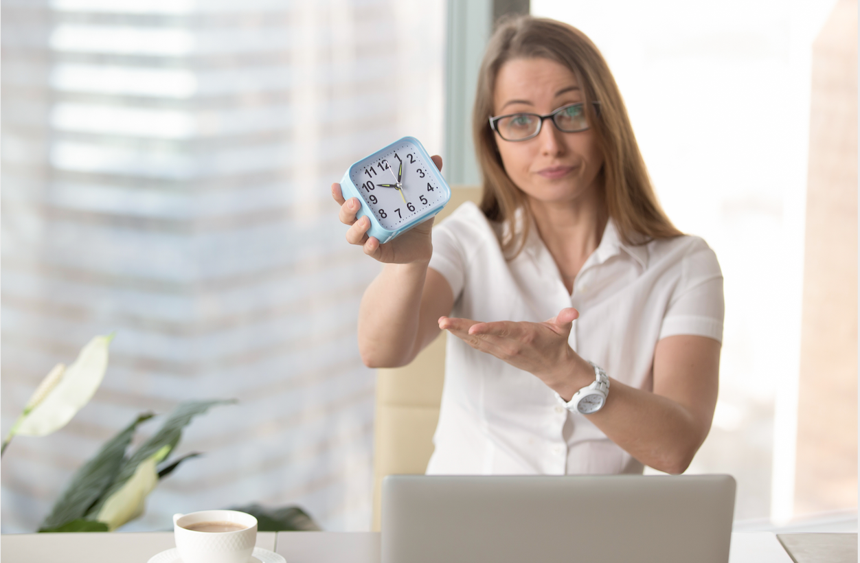 To be late. деловой человек. Don't be late. Don t be late the meeting. человек торопится.