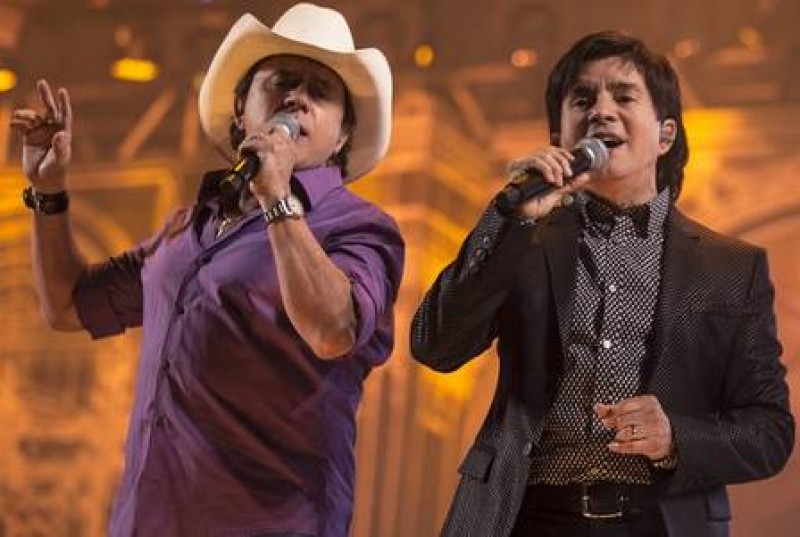 Rádio Cultura Crato: Show gratuito de Chitãozinho e Xororó reúne menos