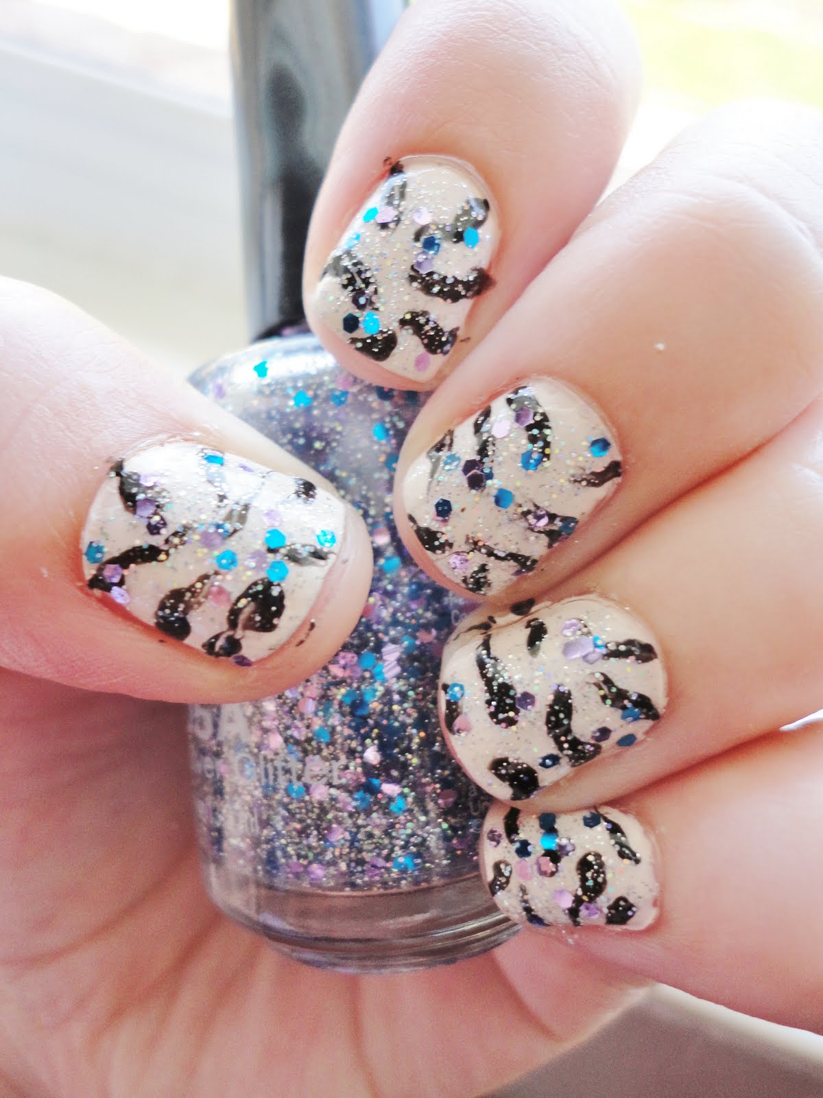 PortugueseDoll Zebra Glitter Nails