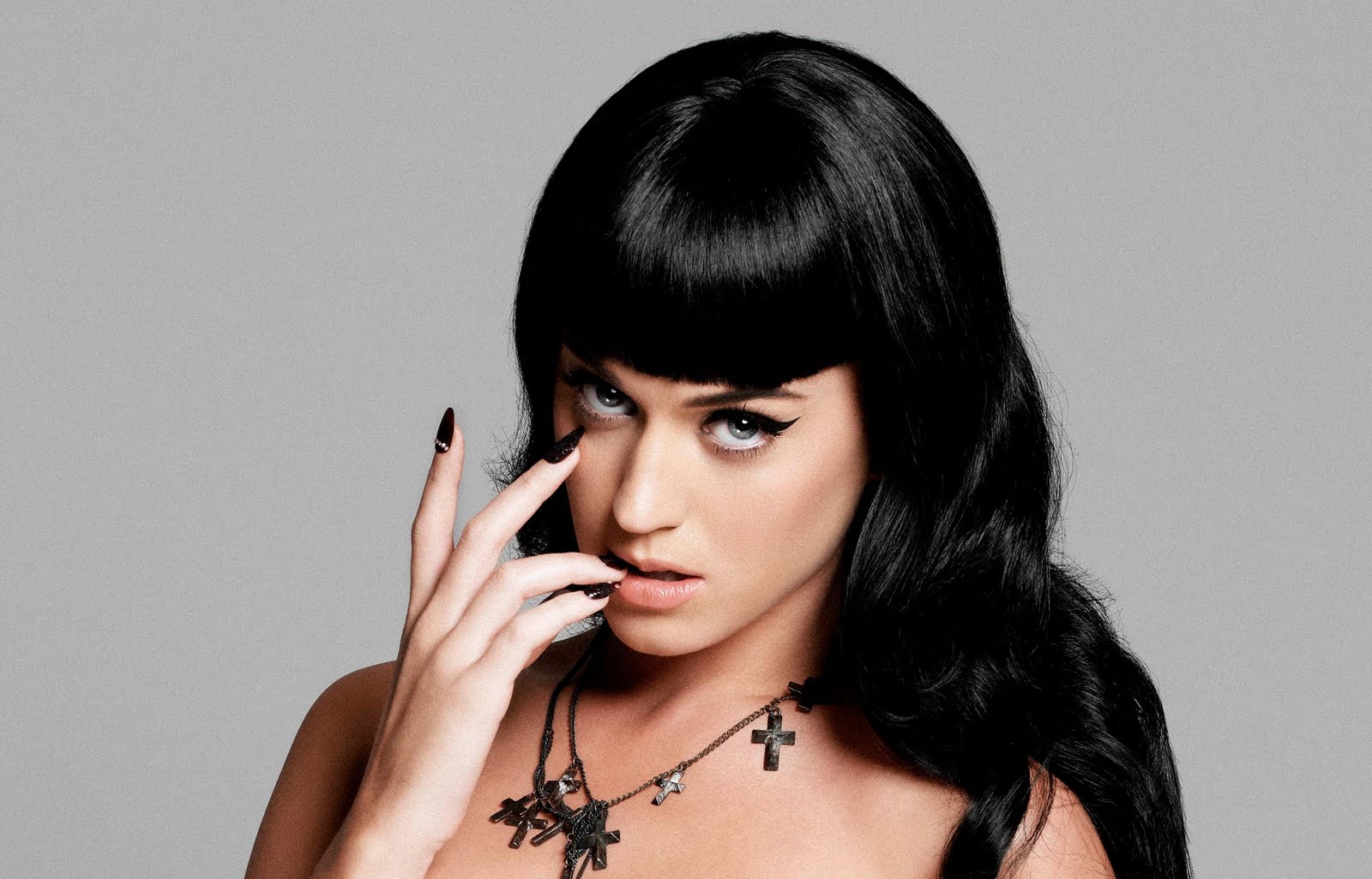 http://1.bp.blogspot.com/-MYzUFhRxsRs/UA52moV1ScI/AAAAAAAAetA/li2WxfPBkzI/s1600/katy%2Bperry%2Bdark%2Bside.jpg