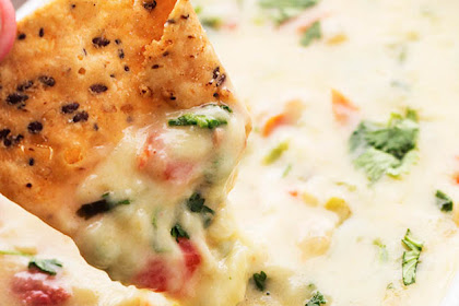 WHITE SPINACH QUESO