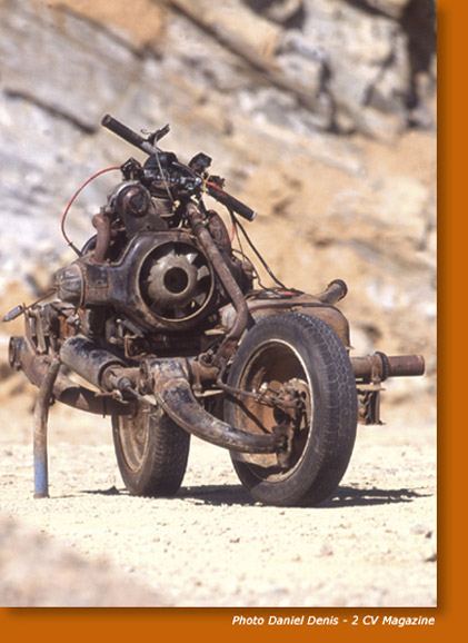 Bonneville And Son >> Badmotos: "Transformers" ou la metamorphose d'une deuche ... Bonneville And Son >> Badmotos: "Transformers" ou la metamorphose d'une deuche ...