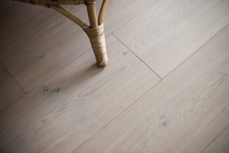 Lovely oval doily _ crochet filet